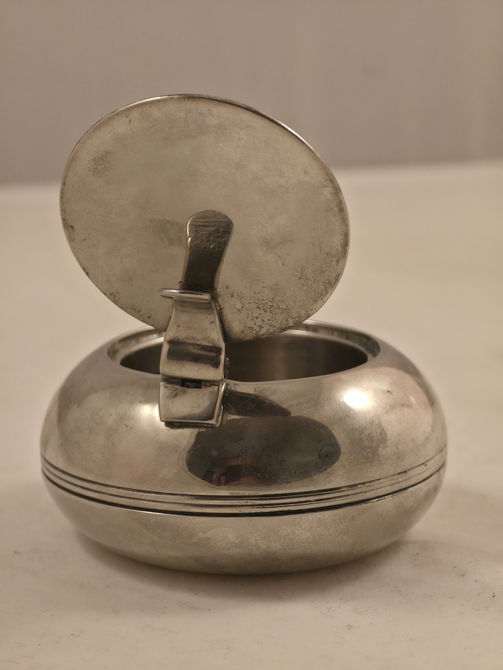 Vintage MCM Silver Round Metal Ashtray/Trinket Box with Flip Lid - Picture 7 of 8